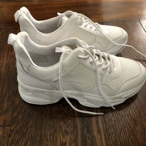 Steve Madden Moving Sneakers